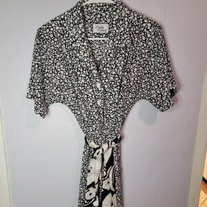 Lady Carol 70s Collared Black and White Patterned Dress with Floral Buttons